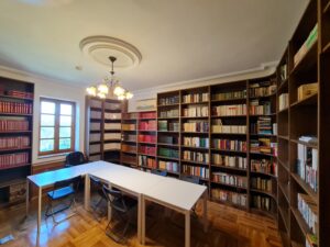 mobila-biblioteca-la-comanda-buzau